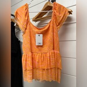 Women’s stretch off shoulder top. Super cute!! Orange, pink and yellow.